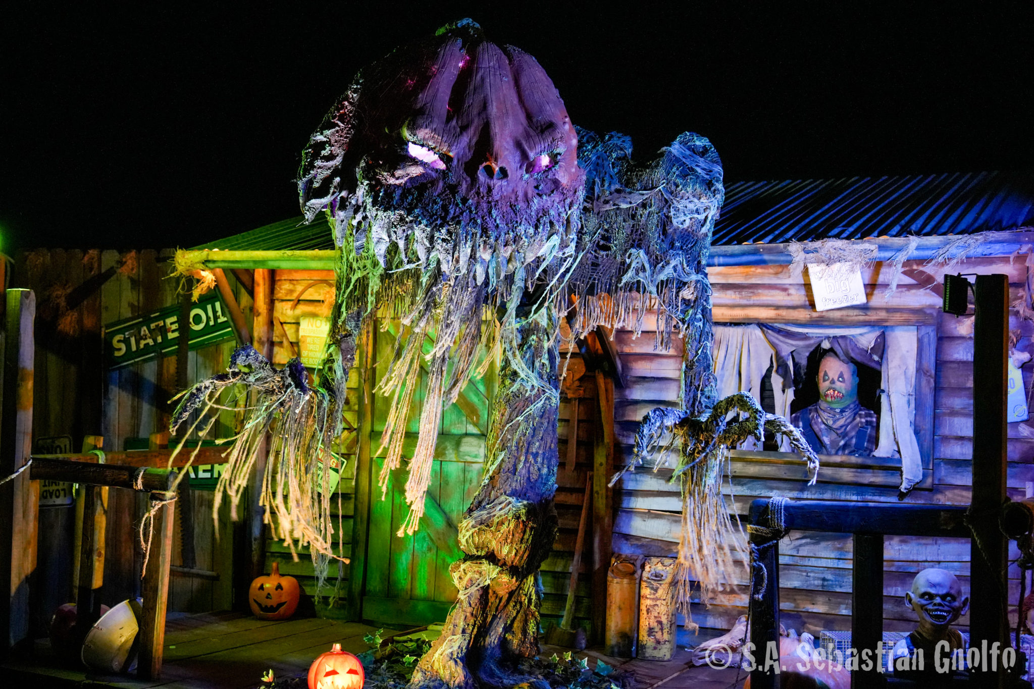 Bat City Scaregrounds - Pumpkin Monster Haunted Exhibit